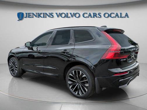Onyx Black Metallic 2026 Volvo XC60 B5 Ultra