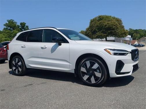 2024 Volvo XC60 Recharge Plug-In Hybrid T8 Plus Dark Theme