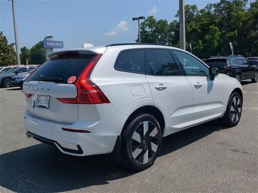 2024 Volvo XC60 Recharge Plug-In Hybrid T8 Plus Dark Theme