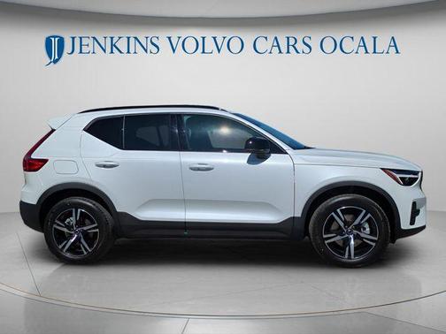 Crystal White 2026 Volvo XC40 B5 Core