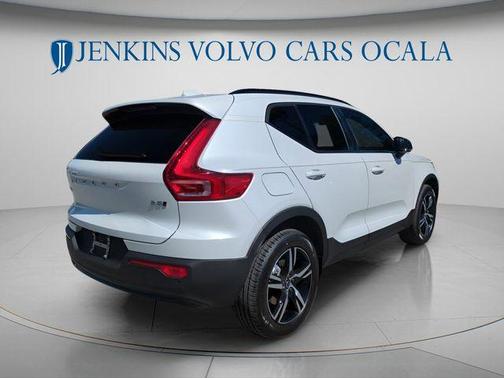 Crystal White 2026 Volvo XC40 B5 Core