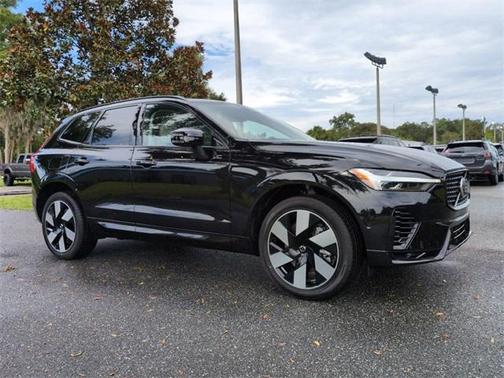 2025 Volvo XC60 Plug-In Hybrid T8 Plus