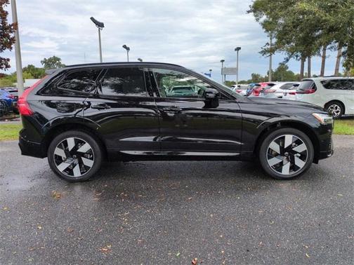 2025 Volvo XC60 Plug-In Hybrid T8 Plus