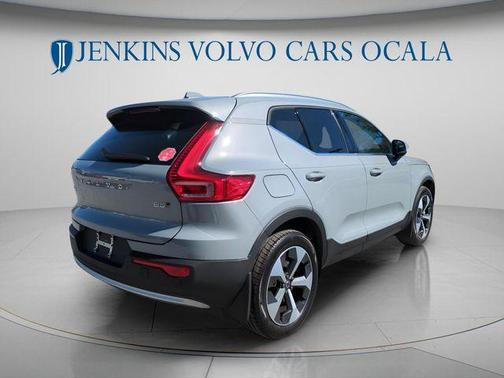 2025 Volvo XC40 B5 Core Bright Theme