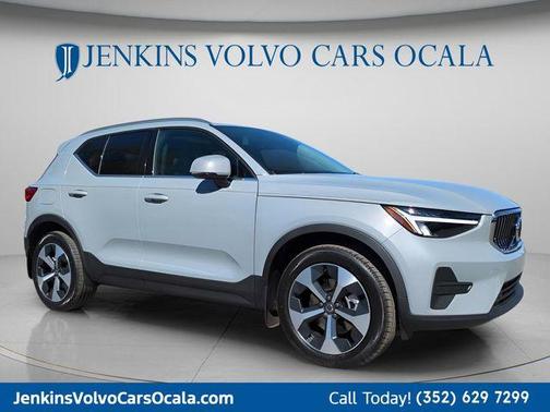 2025 Volvo XC40 B5 Core Bright Theme