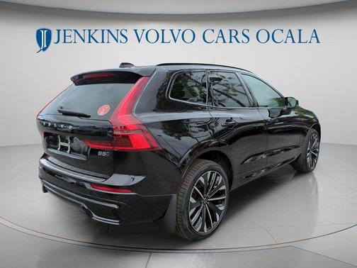Onyx Black Metallic 2026 Volvo XC60 B5 Ultra