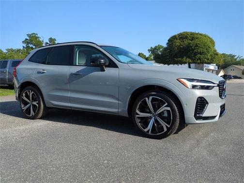 2025 Volvo XC60 Plug-In Hybrid T8 Ultra