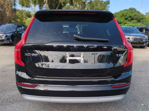2022 Volvo XC90 T5 Momentum 7 Passenger