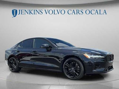 Onyx Black 2022 Volvo S60 R-Design