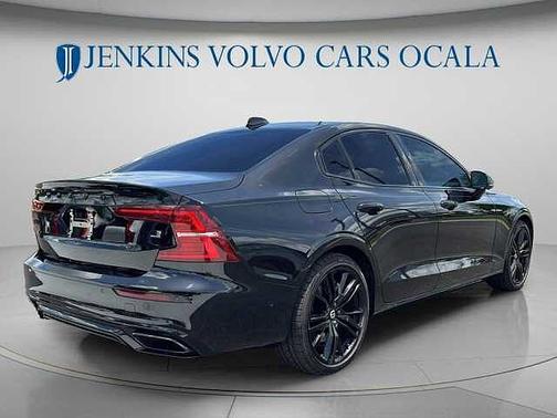 Onyx Black 2022 Volvo S60 R-Design