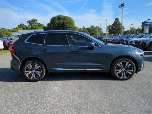 2023 Volvo XC60 B5 Plus Bright Theme