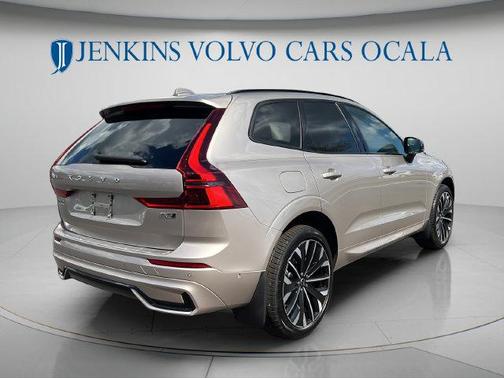 Bright 2026 Volvo XC60 B5 Ultra