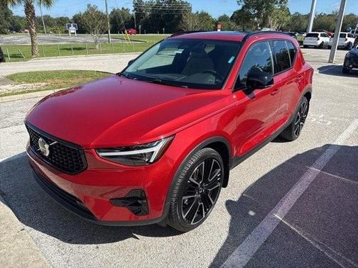 2023 Volvo XC40 B4 Ultimate Dark Theme