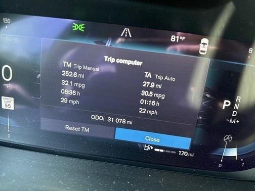 2023 Volvo XC40 B4 Ultimate Dark Theme