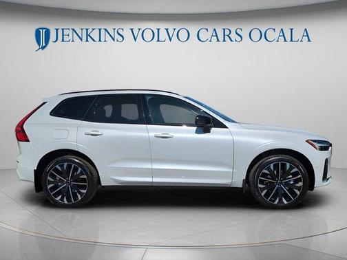 Crystal White 2026 Volvo XC60 B5 Ultra