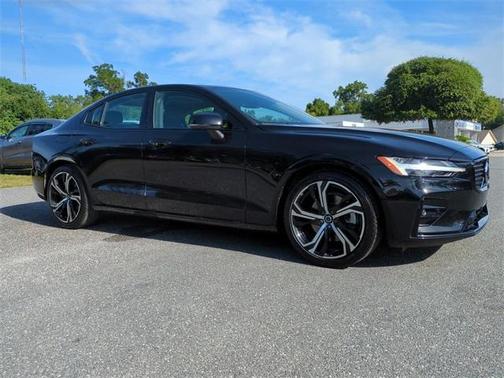 2024 Volvo S60 B5 Plus Dark Theme