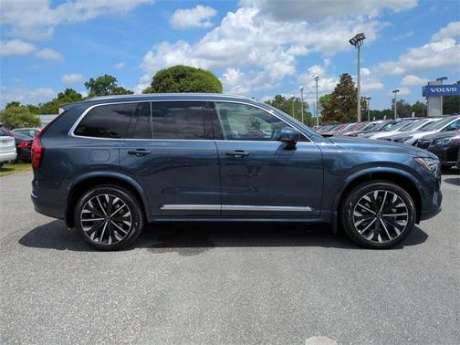 2025 Volvo XC90 B5 Plus 7-Seater