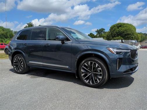 2025 Volvo XC90 B5 Plus 7-Seater