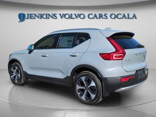 2025 Volvo XC40 B5 Core Bright Theme