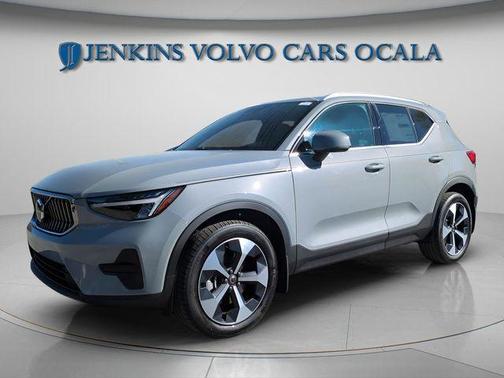 2025 Volvo XC40 B5 Core Bright Theme