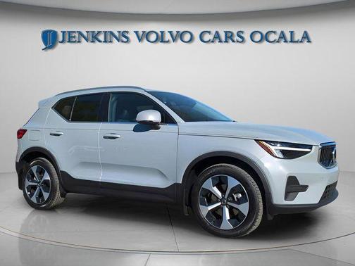 2025 Volvo XC40 B5 Core Bright Theme