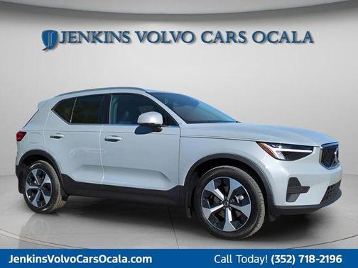 2025 Volvo XC40 B5 Core Bright Theme
