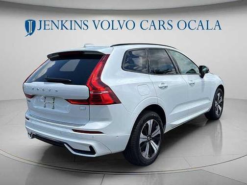 Crystal White 2024 Volvo XC60 Plus