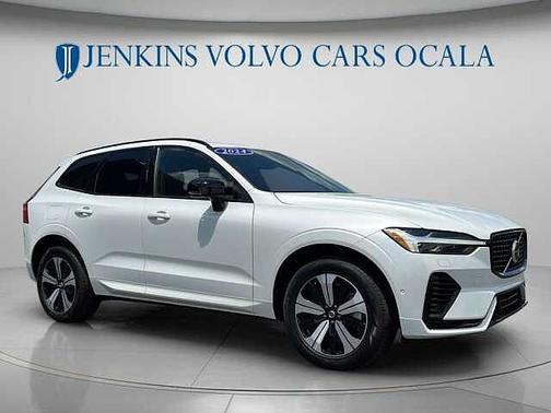 Crystal White 2024 Volvo XC60 Plus