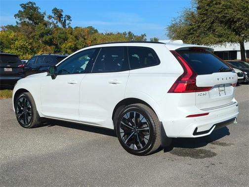2026 Volvo XC60 B5 Plus