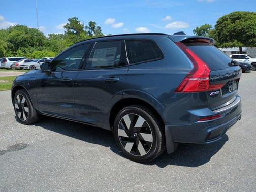 2025 Volvo XC60 Plug-In Hybrid T8 Plus