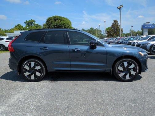 2025 Volvo XC60 Plug-In Hybrid T8 Plus