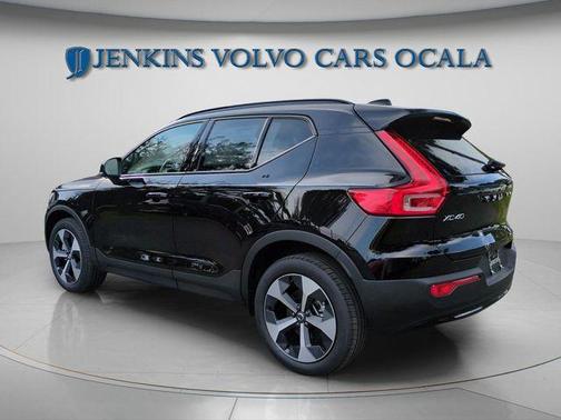 2025 Volvo XC40 B5 Plus Dark Theme