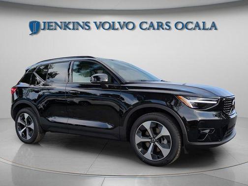 2025 Volvo XC40 B5 Plus Dark Theme
