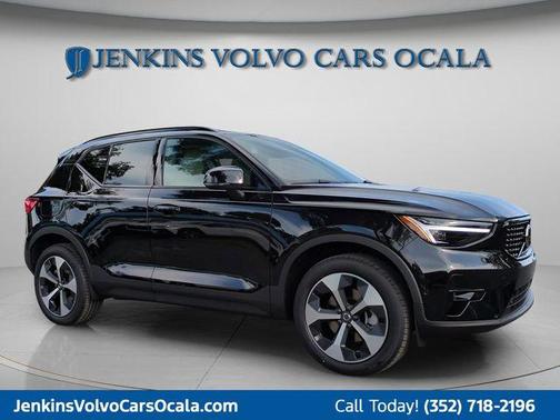 2025 Volvo XC40 B5 Plus Dark Theme
