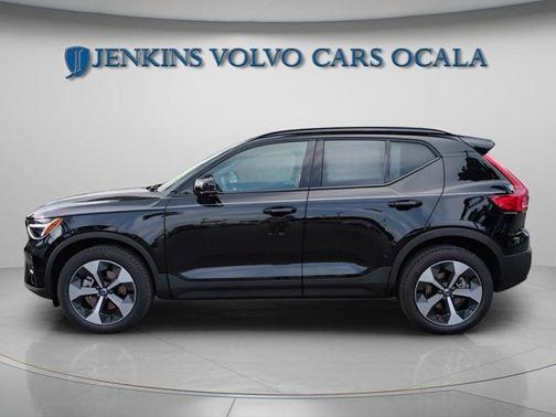 2025 Volvo XC40 B5 Plus Dark Theme