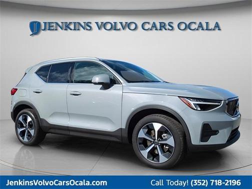 2025 Volvo XC40 B5 Core Bright Theme