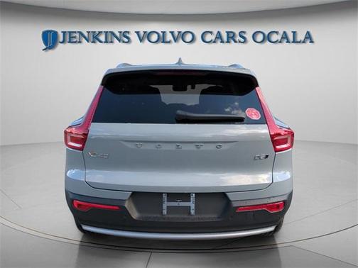 2025 Volvo XC40 B5 Core Bright Theme