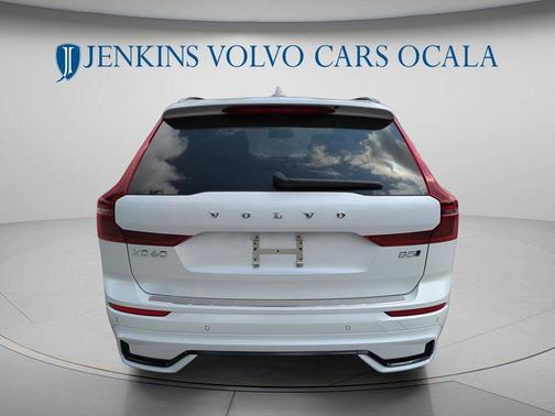 Crystal White 2026 Volvo XC60 B5 Ultra