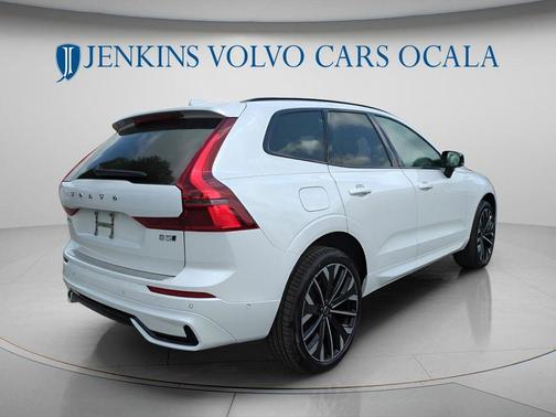Crystal White 2026 Volvo XC60 B5 Ultra