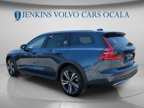 2026 Volvo V60 Cross Country B5 Plus