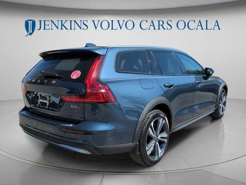 2026 Volvo V60 Cross Country B5 Plus