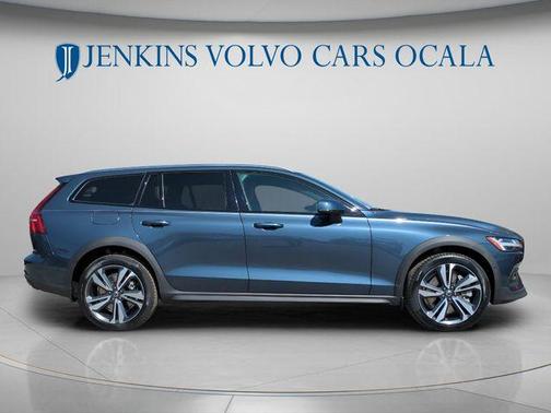 2026 Volvo V60 Cross Country B5 Plus