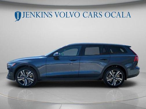 2026 Volvo V60 Cross Country B5 Plus