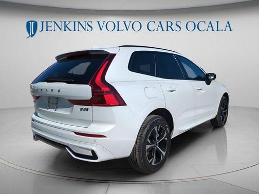 Crystal White 2026 Volvo XC60 B5 Core