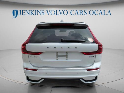 Crystal White 2026 Volvo XC60 B5 Core