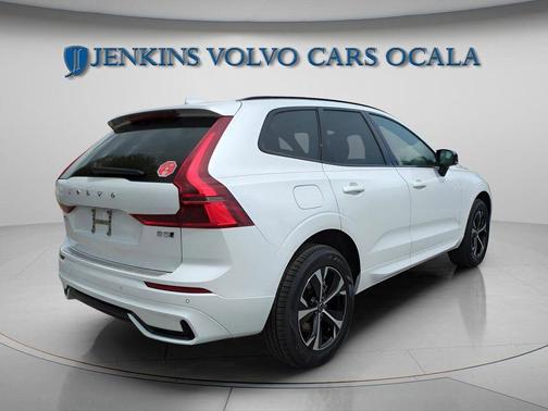 Crystal White 2026 Volvo XC60 B5 Core