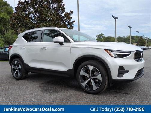 2025 Volvo XC40 B5 Core Bright Theme