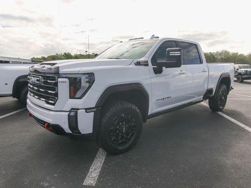 Summit White 2024 GMC Sierra 2500 AT4
