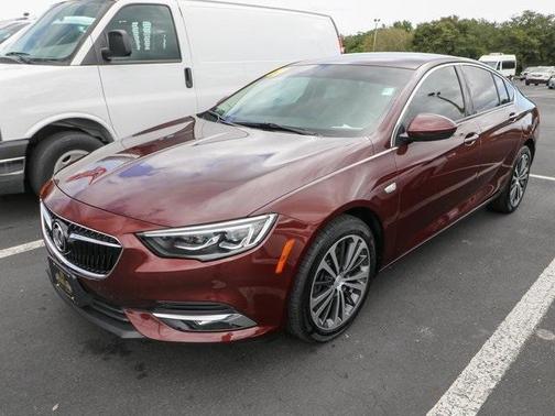 2019 Buick Regal Sportback Essence