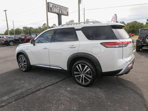 2023 Nissan Pathfinder Platinum